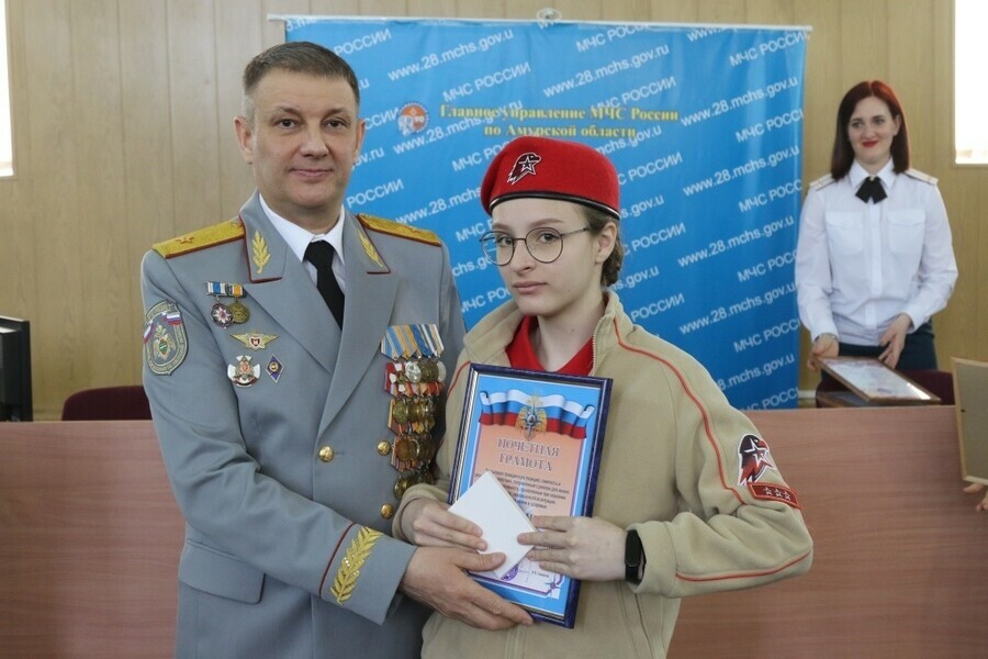 Юных благовещенцев которые спасли пенсионера наградили