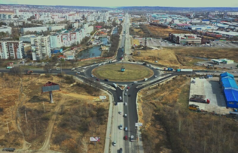 Стало известно когда в Благовещенске уложат верхний слой асфальта на калининской развязке видео