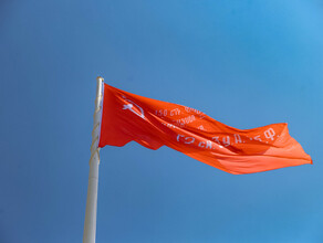 На самом высоком флагштоке Дальнего Востока взвилась копия Знамени Победы
