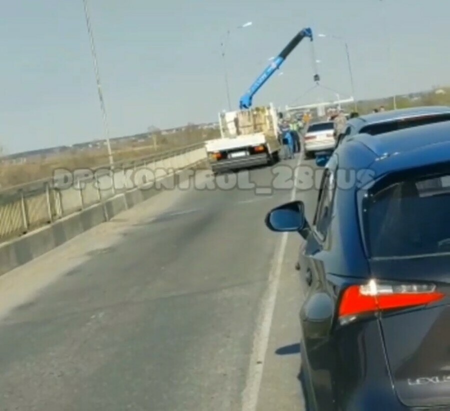 В Благовещенске последствия массовой аварии ликвидировали эвакуатором видео