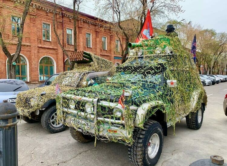 В Благовещенске в честь Дня Победы прошел масштабный автопробег на внедорожниках фото видео