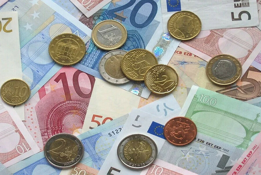 Курс евро впервые за 5 лет упал до 67 рублей Аналитик объяснил почему