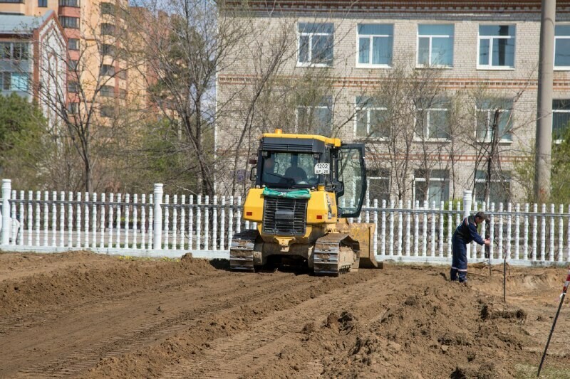 В августе в двух благовещенских школах появятся  новые стадионы