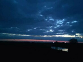 Небо в Приамурье окрасилось в цвета российского триколора фото 