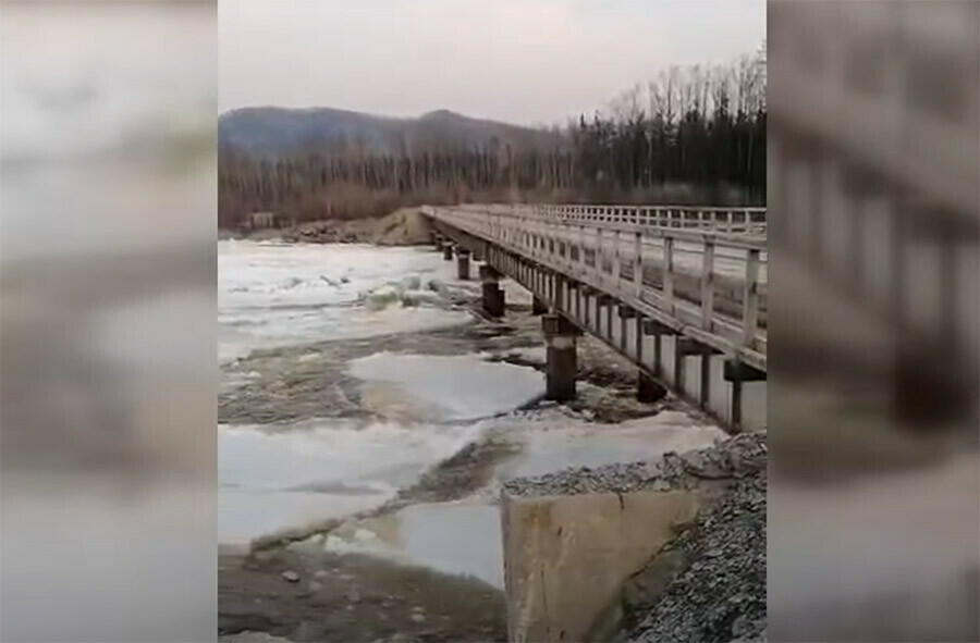 За поврежденный ледоходом мост через Селемджу главе Селемджинского района внесено представление