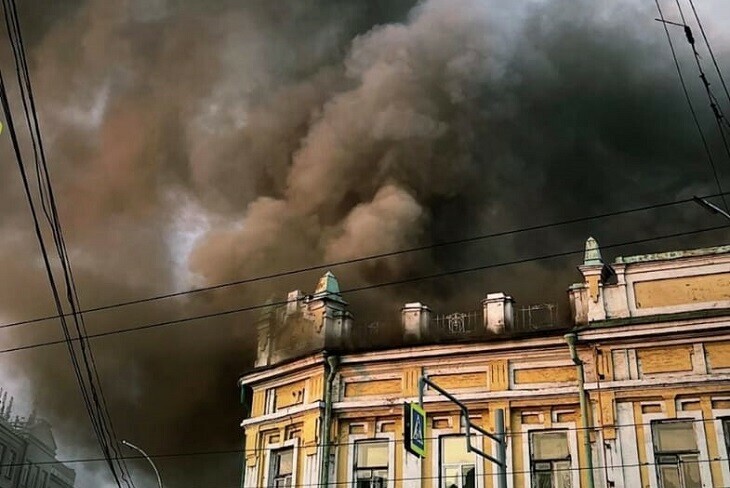 В Иркутске горит здание театра юного зрителя объект культурного наследия