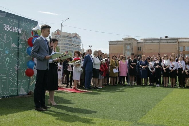 В Благовещенске для выпускников звенят последние звонки