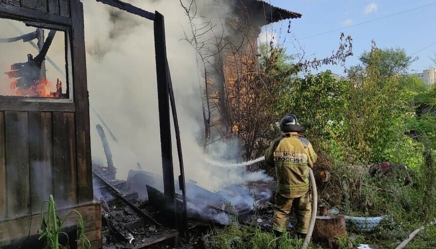 В Зее в сильном пожаре пострадал мужчина С ожогами доставлен в больницу