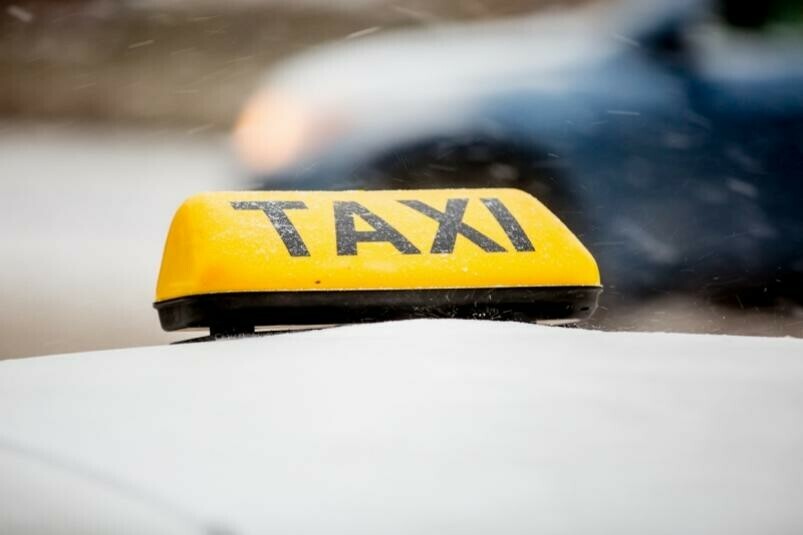 Судимым запретят работать в такси и водить общественный транспорт