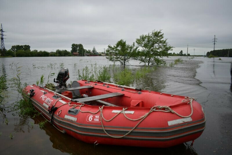 В Февральске пожарный спас из холодной воды теряющую сознание женщину с дочерью