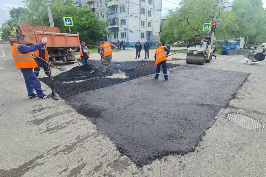 Какие улицы Благовещенска стали ровнее после ямочного ремонта фото