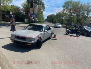 Соцсети в Благовещенске после столкновения с иномаркой мотоциклиста увезли в больницу с переломами