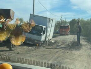 Во Владимировке грузовик завяз в дороге посреди проезжей части