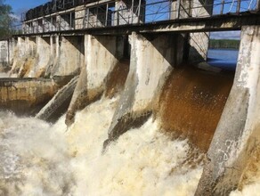 Ситуация серьезная в амурском поселке возникла угроза прорыва дамбы