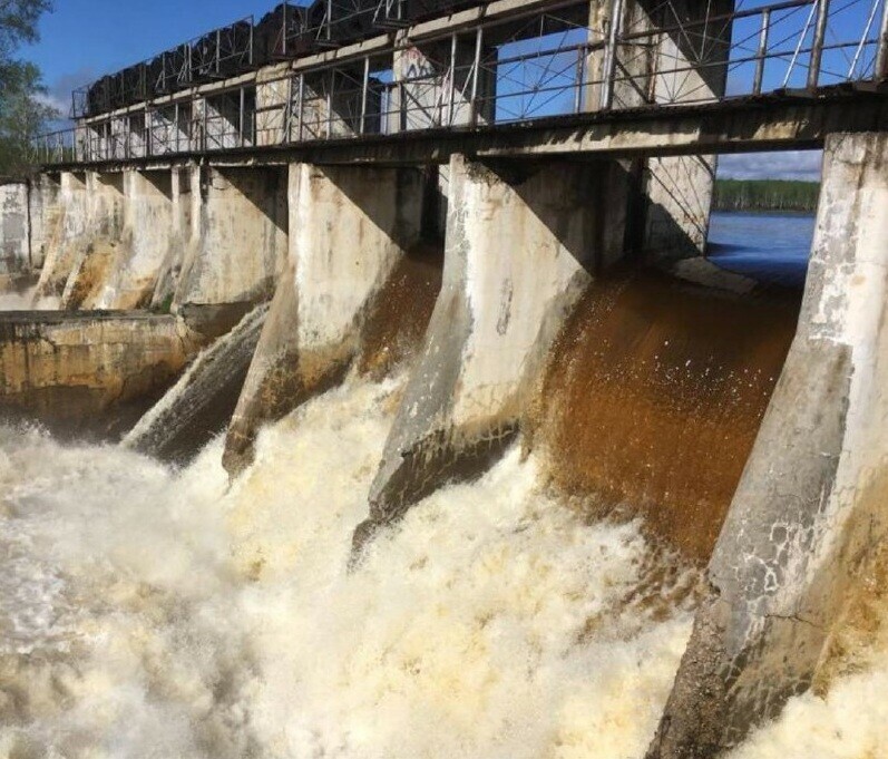 Ситуация серьезная в амурском поселке возникла угроза прорыва дамбы