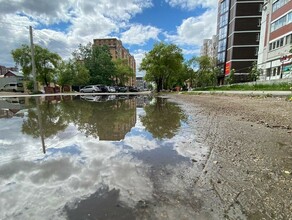 Жители центра Благовещенска недовольны затопленной парковкой фото