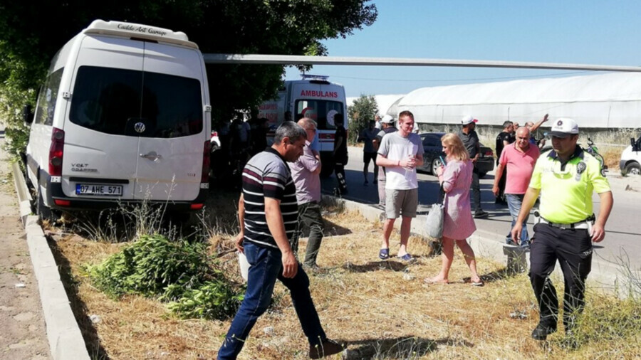 В турецкой Анталье перевернулся автобус Возможно пострадали российские туристы