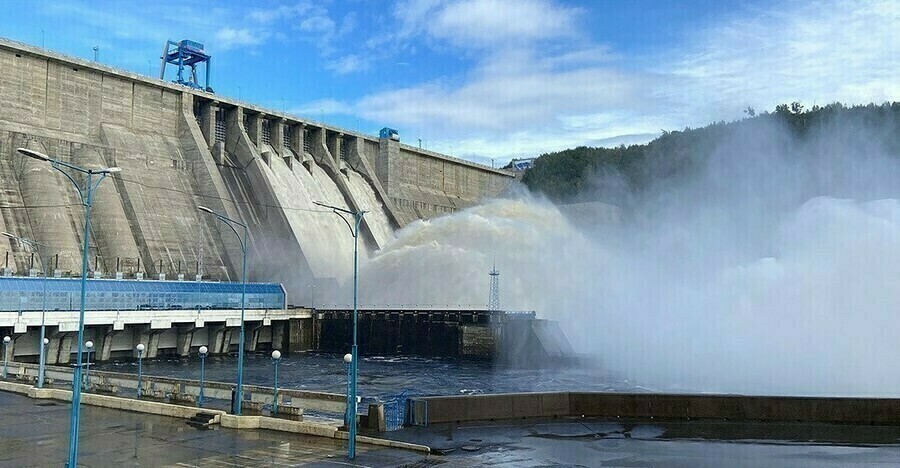 Бурейская ГЭС начала сброс воды изза паводка