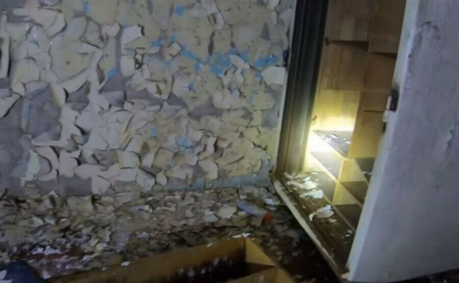 Ящик зубов нашёл сахалинец в заброшенном здании видео