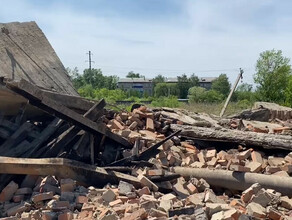 В Белогорске рухнула водонапорная башня фото видео