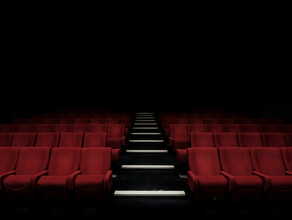 Кинотеатры в регионах начали переходить на работу в выходные дни или закрываться