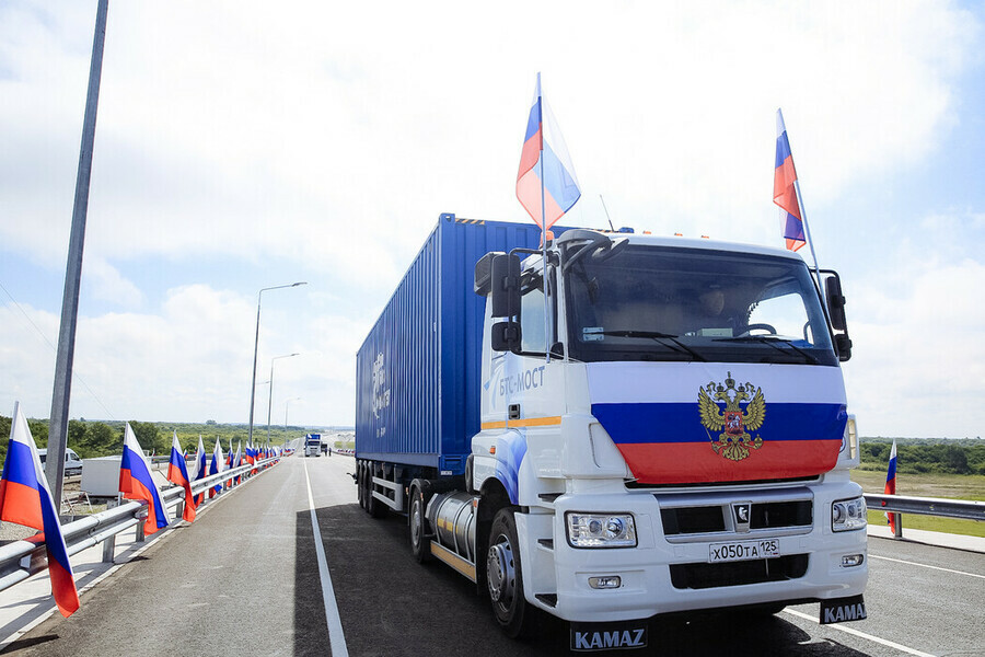 Власти рассказали как будут предотвращать заторы из грузовиков перед международным мостом через Амур