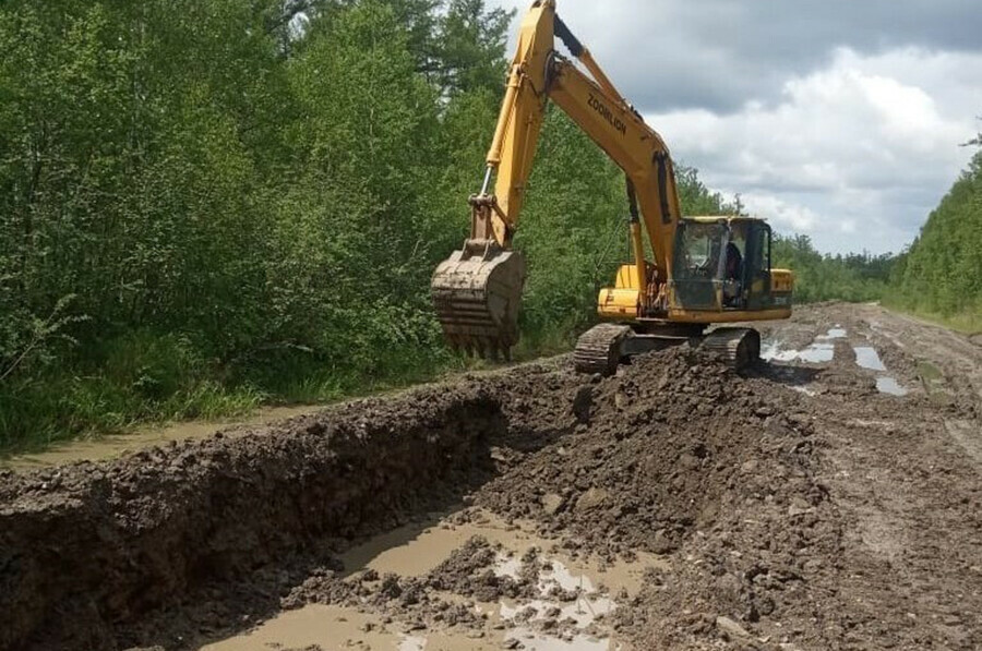 В Зейском районе  восстанавливают дорогу разбитую большегрузами и размытую дождями 