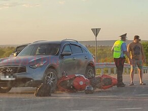 Прямо на посту ДПС в Благовещенске столкнулись Infiniti и мотоцикл