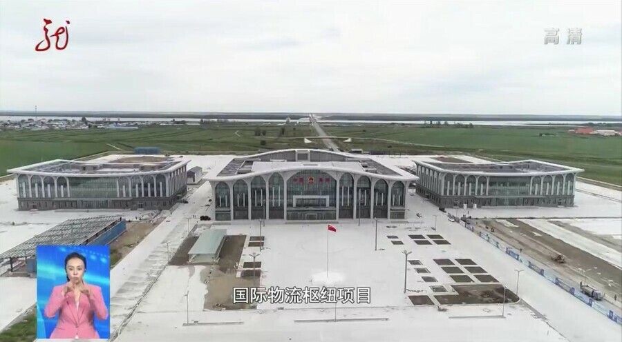 Китайцы показали что строится в Хэйхэ возле моста через Амур Уже открыта панорамная башня с видом на Приамурье