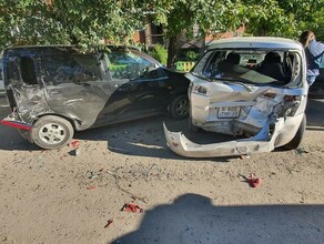 Новый поворот в деле о массовой аварии на Зейской где пьяная девушка без прав снесла на парковке 7 машин 