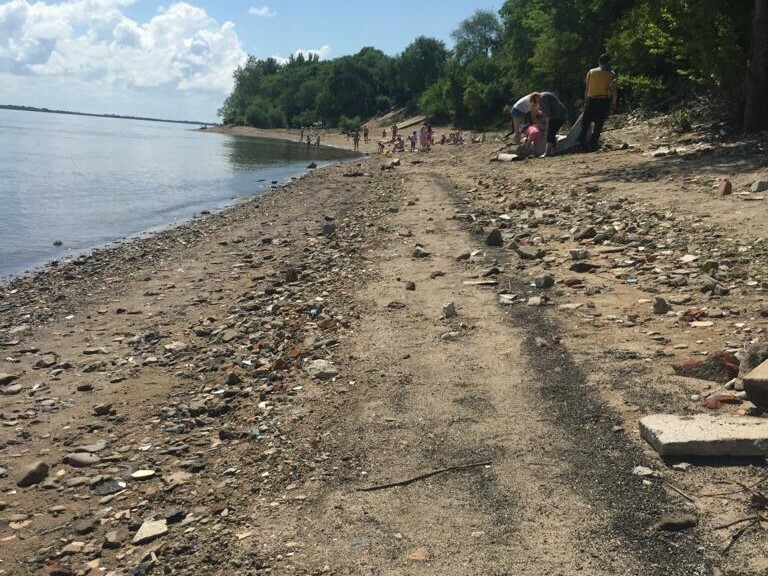 Благовещенцы пожаловались на неудовлетворительное состояние популярного пляжа фото