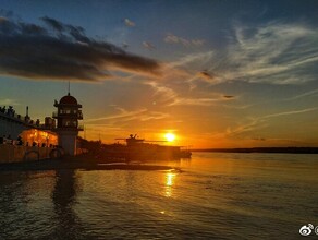 Блогер проплыл на теплоходе между Благовещенском и Хэйхэ и восхитился закатом на Амуре фото