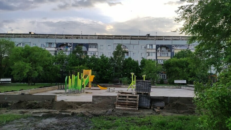 На месте снесенного здания в парке Дружбы скоро появится новая детская площадка