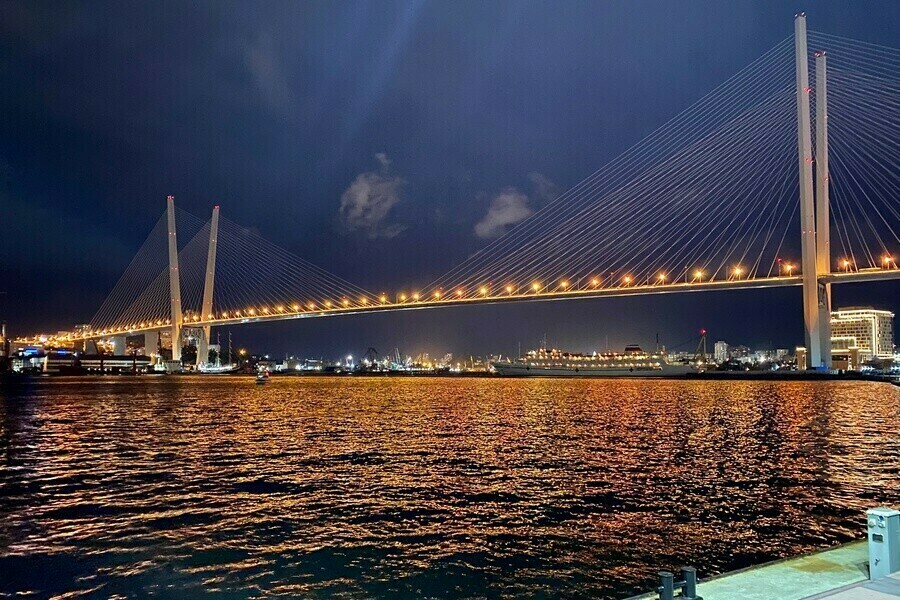 Во Владивостоке пилоны Золотого моста превратят в киноэкран