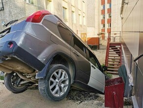 В Тынде внедорожник выпал с парковки