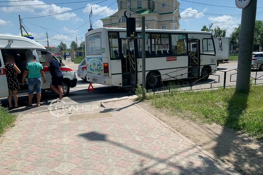 В Благовещенске автобус сбил ребенка на велосипеде фото