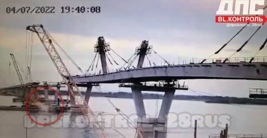 Это было страшное зрелище появилось видео с моментом обрушения части конструкции на мосту через Зею в Благовещенске