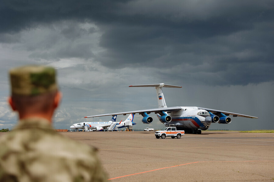 В Благовещенске приземлился самолет с росгвардейцами вернувшимися из Украины фото