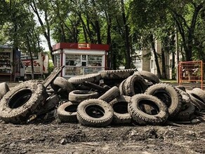 Десятки шин и стиральную машинку извлекли из благовещенской Бурхановки