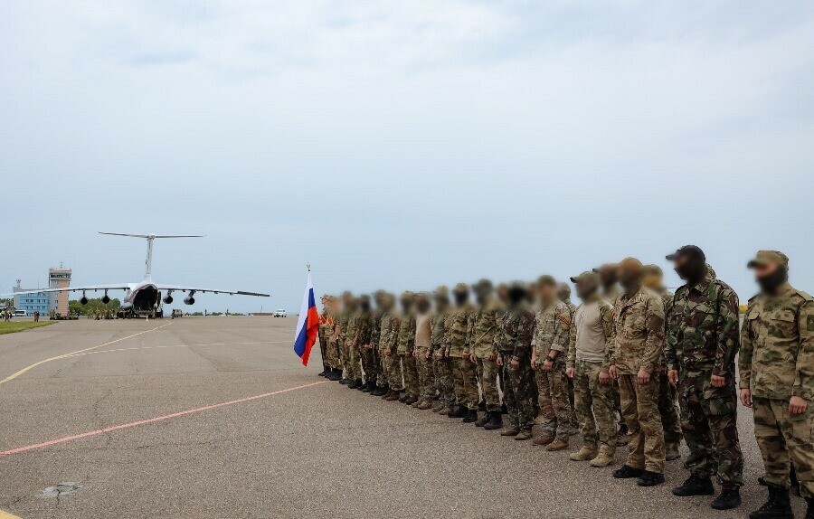 В аэропорту Благовещенска встретили бойцов СОБРа Росгвардии