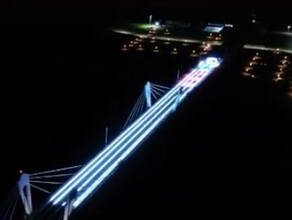 Такого на мосту через Амур вы еще не видели На сооружении устроили грандиозное зрелище видео