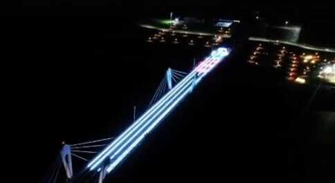 Такого на мосту через Амур вы еще не видели На сооружении устроили грандиозное зрелище видео