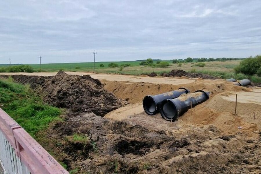 В Тамбовском районе завершают обустройство объездной дороги через аварийный мост фото 