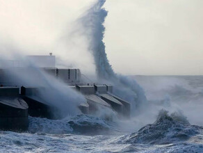 На Дальний Восток с огромной скоростью движется супертайфун