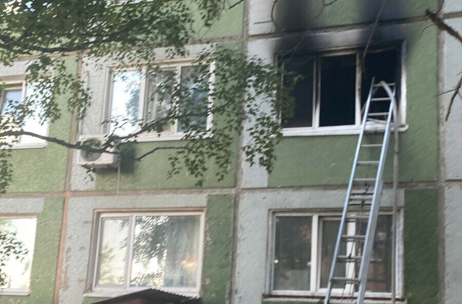 В Благовещенске ликвидирован пожар в многоэтажном доме Пострадал только котенок видео