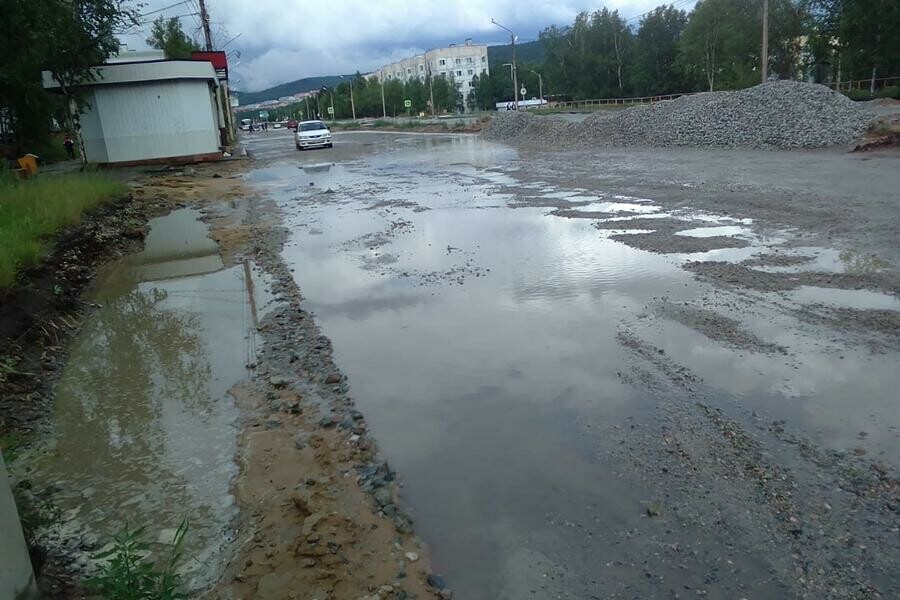 Ремонт главной улицы Тынды остановлен Жители жалуются на грязь и пыль фото 