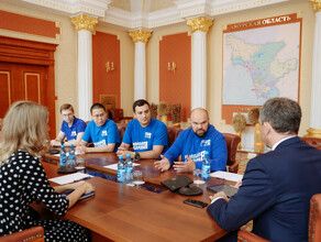 Губернатор Амурской области пообещал поддержать волонтеров которые готовы помогать населению Донбасса