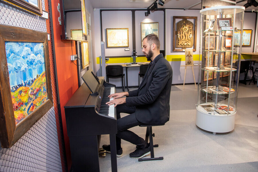 Библиотека нового поколения со студией звукозаписи электронным фортепиано и другими современными фишками Где такая в Благовещенске