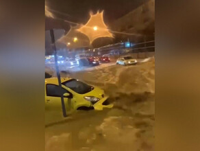 Природный апокалипсис в Сочи заблокированные в машине люди запечатлели стихию видео