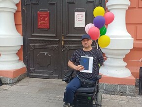 Красный диплом не получился инвалид Юрий Сергеев рассказал о том как отучился в вузе и будет ли работать учителем